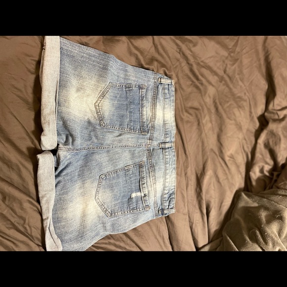 High wasted light washed denim shorts - Picture 3 of 4